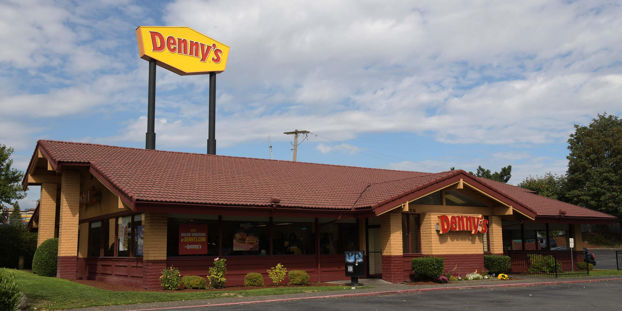 dennys breakfast hours