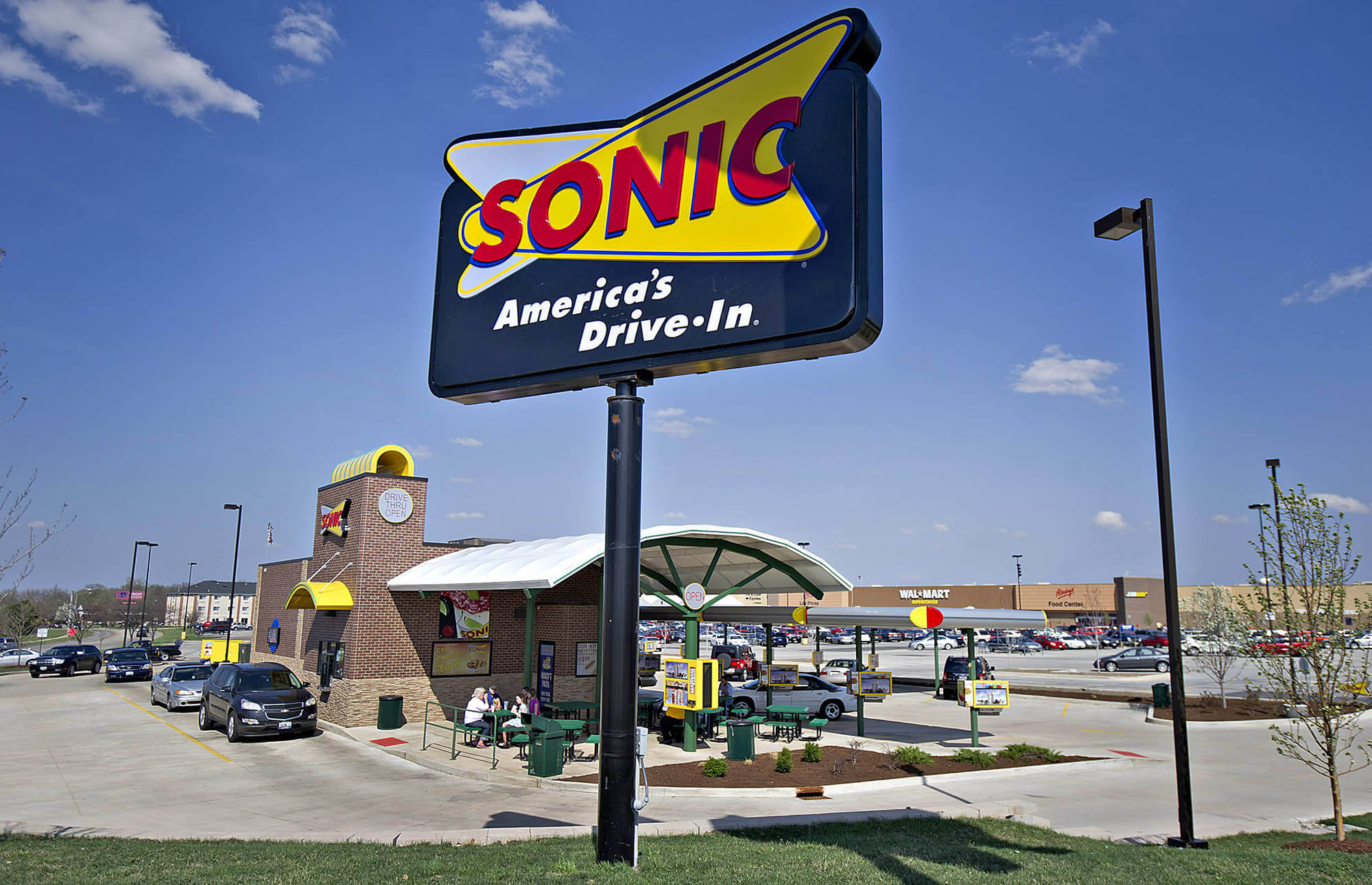 when does sonic stop serving breakfast