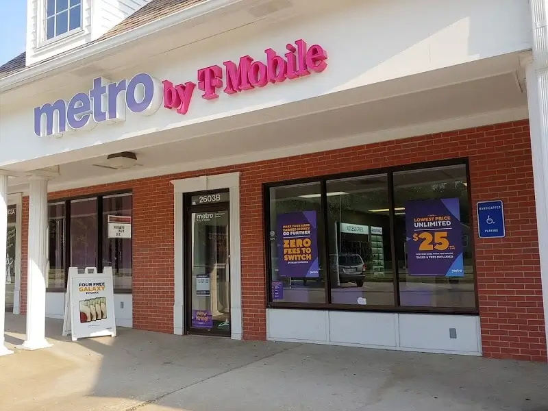 what time does metro by t-mobile stores open