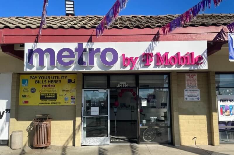 what time does metropcs close